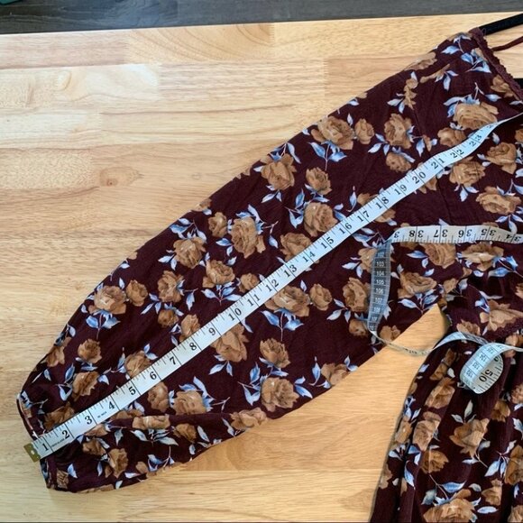 Umgee Brown Floral V cut Flowy Blouse Size Small - Picture 11 of 12